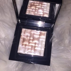Full size Bobbie brown highlighting powder